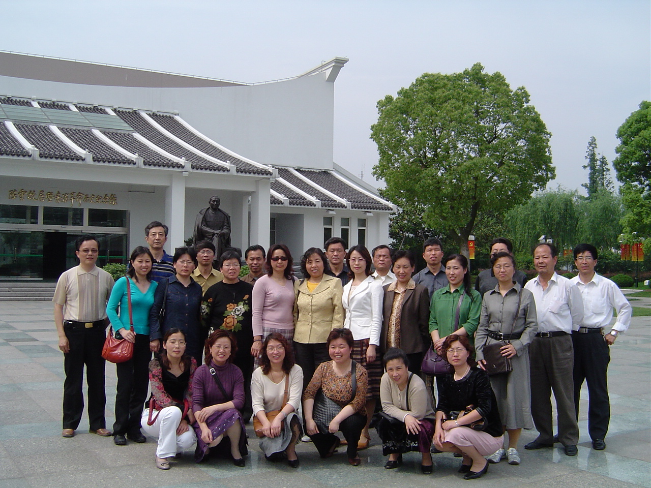 基础经贸党支部和总务党支部组织参观陈云故居暨青浦革命历史纪念馆